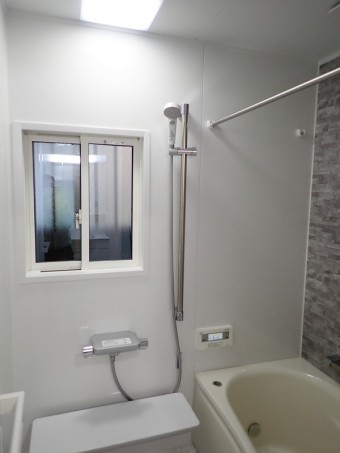 土台も補修し、安心して入浴できる浴室に 土台も補修し、安心して入浴できる浴室に